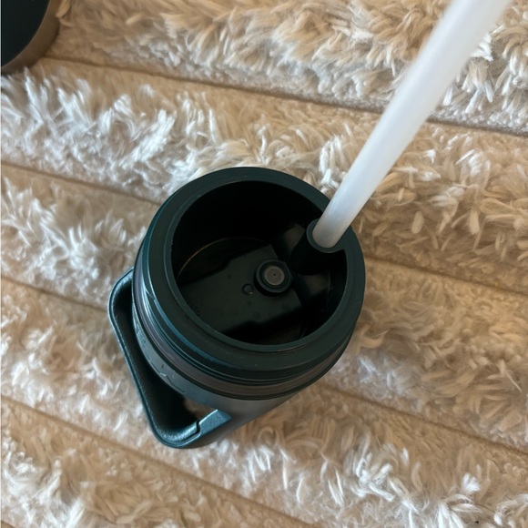 YETI Rambler - Picture 6 of 7